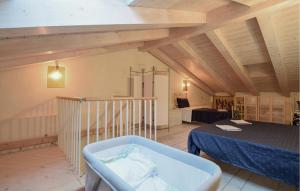 3 Bedroom Stunning Apartment In Massa