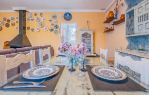 Awesome Home In Sant Miquel De Fluvià