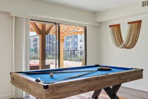 Penthouse Free Parking Pool Table Private Balcony