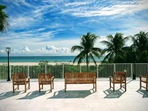 Luxury Ocean Front Condo on Millionaires Row - North Bimini