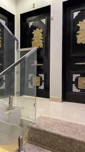 شقة دورين بغرفتي نوم ومطبخ