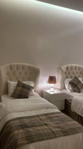 شقة دورين بغرفتي نوم ومطبخ