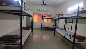 HOSTEL Adventure Academy