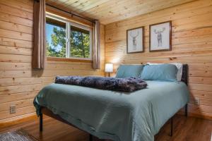 Charming Log Cabin Mountain Views, Philipsburg