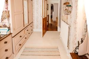 Quirky comfort cottage