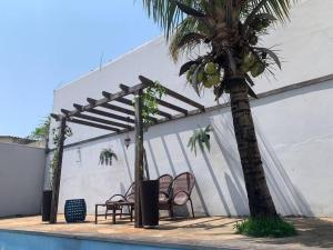 Área de lazer com piscina