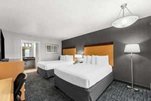 Queen Room with Two Queen Beds - Pet Friendly/Non-Smoking room in Best Western Horizon Inn