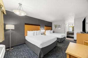 Queen Room with Two Queen Beds - Non-Smoking room in Best Western Horizon Inn