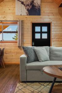 Charming Log Cabin Mountain Views, Philipsburg