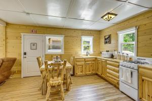 Walk to Water Cozy Cabin in Green Valley Lake!