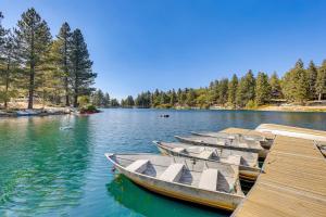 Walk to Water Cozy Cabin in Green Valley Lake!