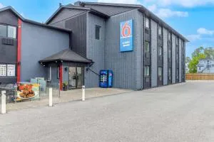 Motel 6 Niagara Falls, ON Near the Falls - Niagara Falls