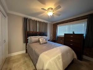 Two bedroom apt with desk washer dryer & pool