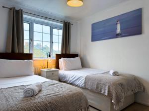 Central, Close To Station & Hospital Sleeps 5, Book Now