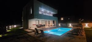 Villa Tia with heated pool & jacuzzi