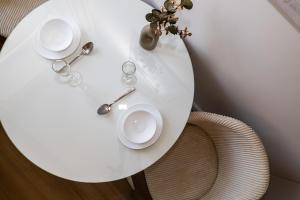 cohost I Brand New Apt, w-AC in a Central Location