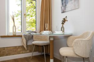 cohost I Brand New Apt, w-AC in a Central Location