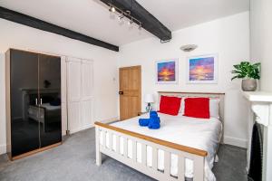 Quaint Centrally Located Getaway