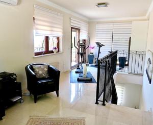 Luxury Villa 3 bed with private Pool & Lounge area