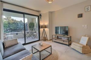 Appartement moderne - Terrasse - Piscine - Parking