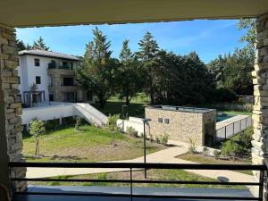 Appartement moderne - Terrasse - Piscine - Parking