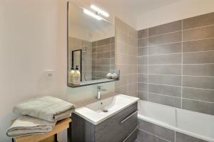 Appartement moderne - Terrasse - Piscine - Parking