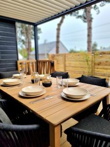 Maisons de vacances Cottage pour 6 personnes avec piscine couverte et chauffee a 300 m de la mer avec Wi-Fi et climatise , 3 chambres : photos des chambres