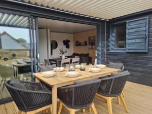 Maisons de vacances Cottage pour 6 personnes avec piscine couverte et chauffee a 300 m de la mer avec Wi-Fi et climatise , 3 chambres : photos des chambres