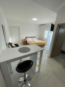 Modern Studio Apartment Iva with Balcony, Free Parking & Wi-Fi, Zadar