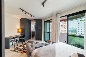 Localizado dentro de um hotel renomado