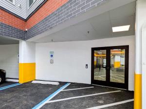 315 Brand New 1 Bedroom 1 Bath 1 Full Kit 1 Liv