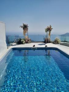 SPILIOTICA HOSPITALITY Cave Traditional House on the cliff with shared pool