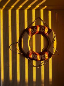 Luxe vrijstaande chalet voor gezinnen en stellen met mooie bloementuin vlakbij het water