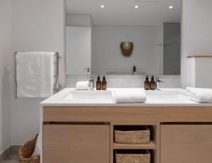 Neue luxuriöse Penthouse-Wohnung mit 3 Schlafzimmern, atemberaubendem Tafelbergblick und Rooftop Pool auf 210m2