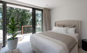 Neue luxuriöse Penthouse-Wohnung mit 3 Schlafzimmern, atemberaubendem Tafelbergblick und Rooftop Pool auf 210m2