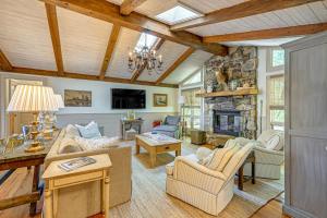 3 Mi to Crossroads Mtn-View Cottage in Cashiers