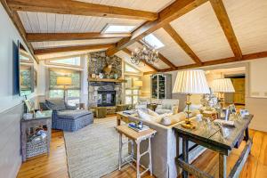 3 Mi to Crossroads Mtn-View Cottage in Cashiers