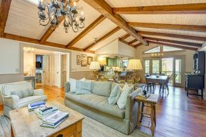 3 Mi to Crossroads Mtn-View Cottage in Cashiers