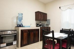 Apartamentos Petenchel, por Aeropuerto Flores Peten no 3