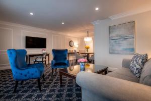 Luxury Suite King room in Beverly Hills Plaza Hotel & Spa
