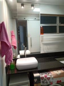 Perfeito para família, 50 metros do mar! Caiçara