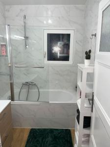 Appartements Magnifique appartement surequipe-balcon-vu-parking : photos des chambres