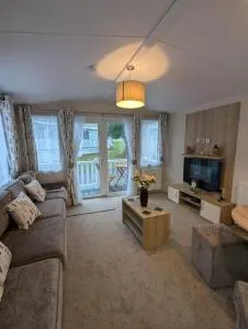 Modern and spacious holiday home at AWARD WINNING SHOREFIELD COUNTRY PARK ENTERTAINMENT PASSES INCLUDED DOG FRIENDLY! - 米尔福德昂西