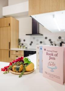 Walk to Opera & Basilica - Live Like a Local