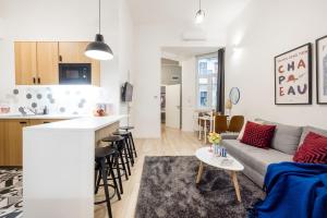 Walk to Opera House - 3BR Live in Budapest Designer Apt