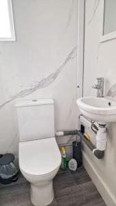 Room 5 Double bed in Kings Cross