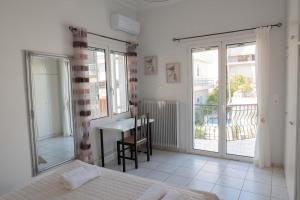 Cozy Greek Apartment