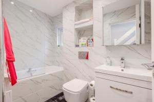 Comfortable 1BR duplex in Clapham