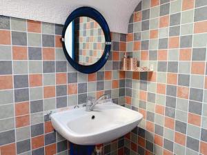 Rainbow Villa, One bed in shared dormitory room, please choose male or female room correctly, not mixed, check in from 16h00 to 23h50