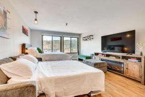 Walk to Dtwn Winter Park Studio with Hot Tub Access